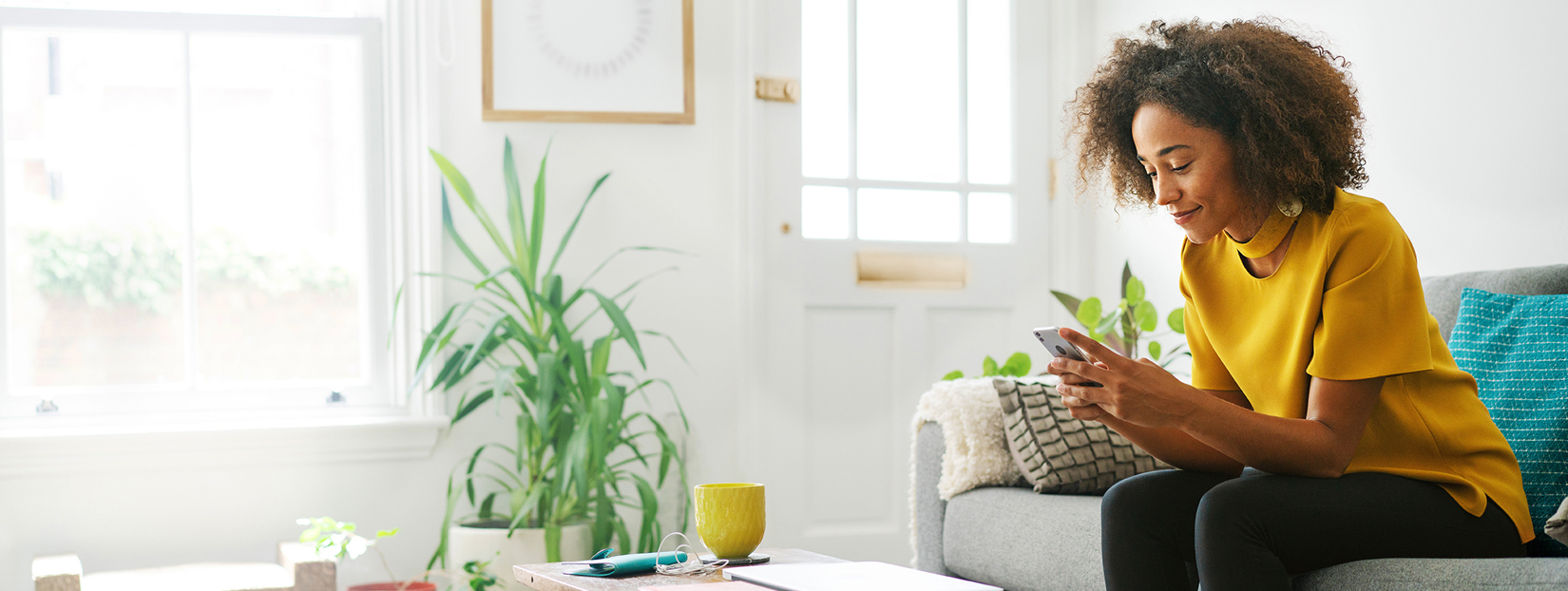 woman-sitting-on-phone-smiling